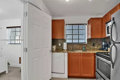 6966 Byron Ave #201, Miami Beach, FL 33141 - Photo 6