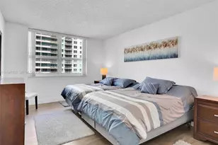 1155 Brickell Bay Dr, Miami, FL 33131 - Photo 10