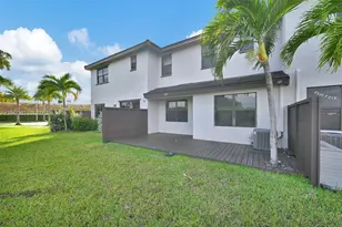 15481 NW 91st Ct, Miami Lakes, FL 33018 - Photo 18