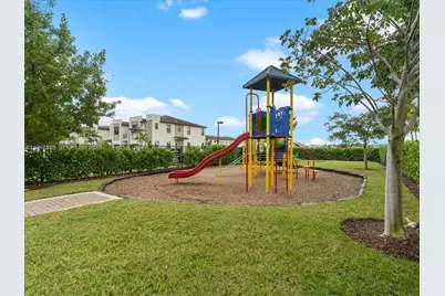 544 NE 206th Ln, Miami, FL 33179 - Photo 44