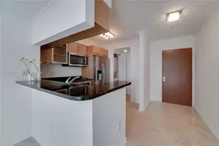 31 SE 5th St, Miami, FL 33131 - Photo 2
