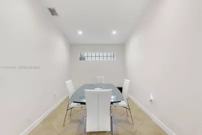 7475 NW 167th Ter, Hialeah, FL 33015 - Photo 8