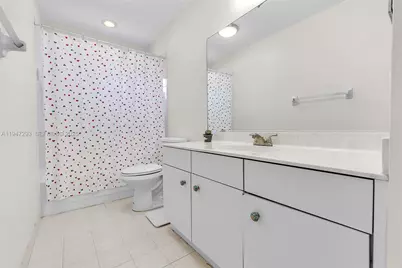 7475 NW 167th Ter, Hialeah, FL 33015 - Photo 22