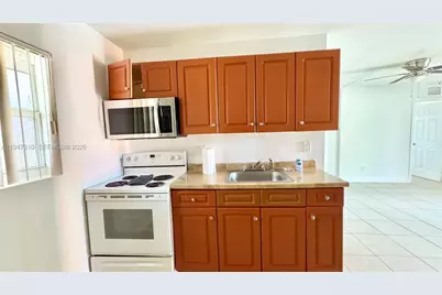 2099 NW 26th Ave #1E, Fort Lauderdale, FL 33311 - Photo 6