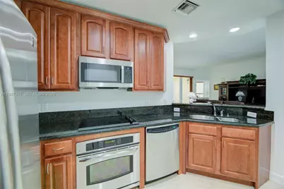 16101 Emerald Estates Dr #250, Weston, FL 33331 - Photo 18