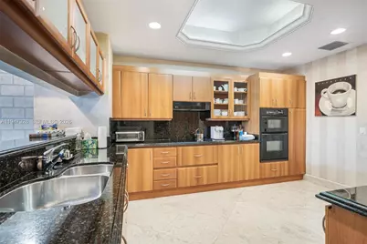 9595 Collins Ave #NPHD, Surfside, FL 33154 - Photo 10