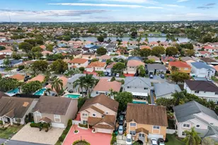 7833 NW 192nd St, Hialeah, FL 33015 - Photo 36