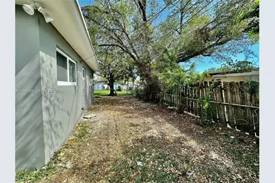 1894 NW 53rd St, Miami, FL 33142 - Photo 12