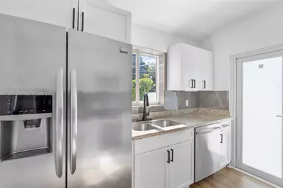 2350 SW 26th St, Miami, FL 33133 - Photo 14