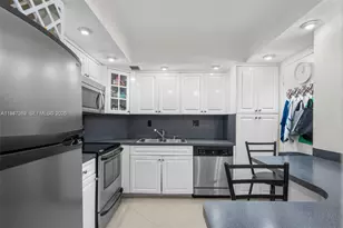 300 Bayview Dr, Sunny Isles Beach, FL 33160 - Photo 6