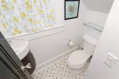 2533 SW 5th St, Miami, FL 33135 - Photo 10