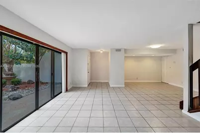 2990 Oaktree Ln #338, Hollywood, FL 33021 - Photo 6