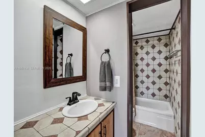 2304 S Cypress Bend Dr #712, Pompano Beach, FL 33069 - Photo 6