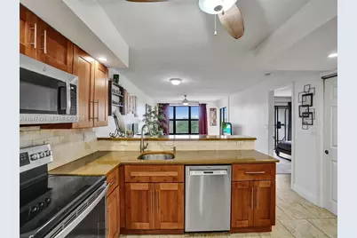 2304 S Cypress Bend Dr #712, Pompano Beach, FL 33069 - Photo 10