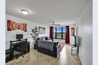 2304 S Cypress Bend Dr #712, Pompano Beach, FL 33069 - Photo 2