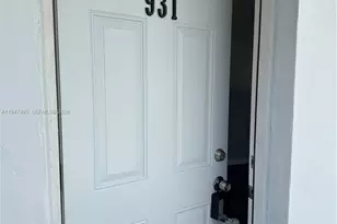 921 N 17th Ct, Hollywood, FL 33020 - Photo 4