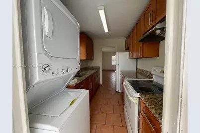 10104 SW 20th St, Miami, FL 33165 - Photo 2