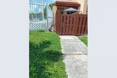 271 W Park Dr #1-7, Miami, FL 33172 - Photo 2