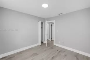 1011 NE 196th St, Miami, FL 33179 - Photo 20