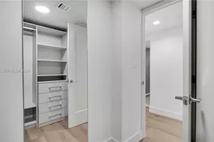 555 NE 34th St, Miami, FL 33137 - Photo 32