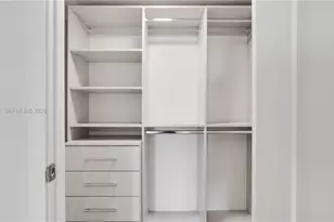 555 NE 34th St, Miami, FL 33137 - Photo 24