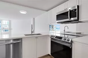 555 NE 34th St, Miami, FL 33137 - Photo 10