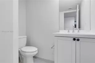 555 NE 34th St, Miami, FL 33137 - Photo 20