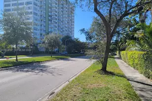 2005 Sans Souci Blvd, North Miami, FL 33181 - Photo 24