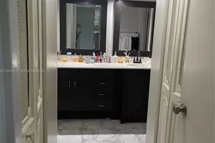 20100 W Country Club Dr, Aventura, FL 33180 - Photo 6