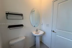 909 NE 211th St, Miami, FL 33179 - Photo 34