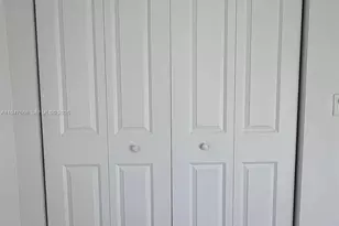 909 NE 211th St, Miami, FL 33179 - Photo 28