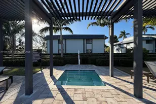 909 NE 211th St, Miami, FL 33179 - Photo 38