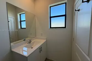 909 NE 211th St, Miami, FL 33179 - Photo 16