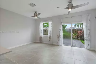 2747 SE 15th St, Homestead, FL 33035 - Photo 10