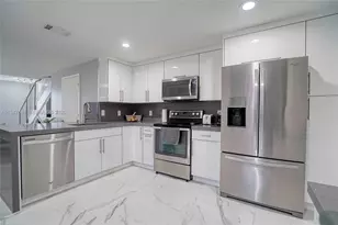 1261 Presidio Dr, Weston, FL 33327 - Photo 12