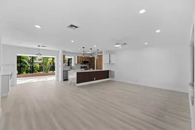 709 SW 4th Ct, Hallandale Beach, FL 33009 - Photo 6
