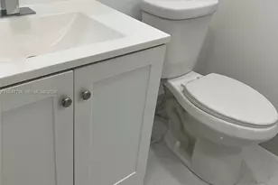 212 Lake Pointe Dr, Oakland Park, FL 33309 - Photo 8