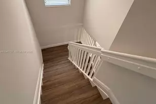 723 NE 193rd St, Miami, FL 33179 - Photo 4