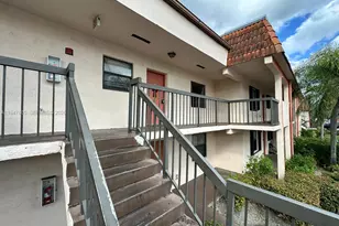 831 NE 207th Ln, Miami, FL 33179 - Photo 4