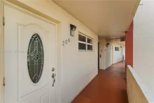 9500 N Hollybrook Lake Dr, Pembroke Pines, FL 33025 - Photo 22
