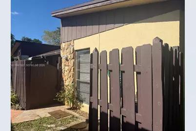 412 Briarwood Cir #2-23, Hollywood, FL 33024 - Photo 22