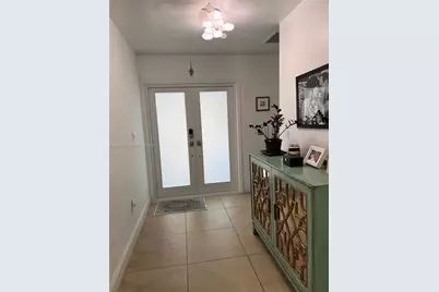 747 SW 6th St, Hallandale Beach, FL 33009 - Photo 8