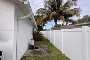 747 SW 6th St, Hallandale Beach, FL 33009 - Photo 18