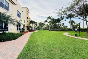 12407 NW 18th Ct, Pembroke Pines, FL 33028 - Photo 4