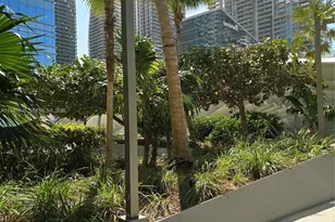 68 SE 6th St, Miami, FL 33131 - Photo 32