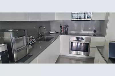 68 SE 6th St #2110, Miami, FL 33131 - Photo 4