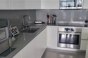 68 SE 6th St, Miami, FL 33131 - Photo 4