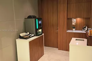 68 SE 6th St, Miami, FL 33131 - Photo 28