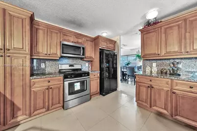 12113 NW 33rd St, Sunrise, FL 33323 - Photo 10