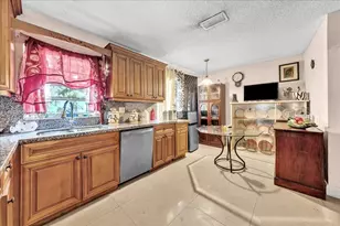 12113 NW 33rd St, Sunrise, FL 33323 - Photo 8